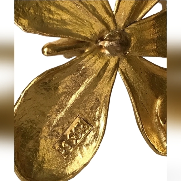 Bright Gold-Tone Orchid Flower Pin Brooch - Picture 4 of 5